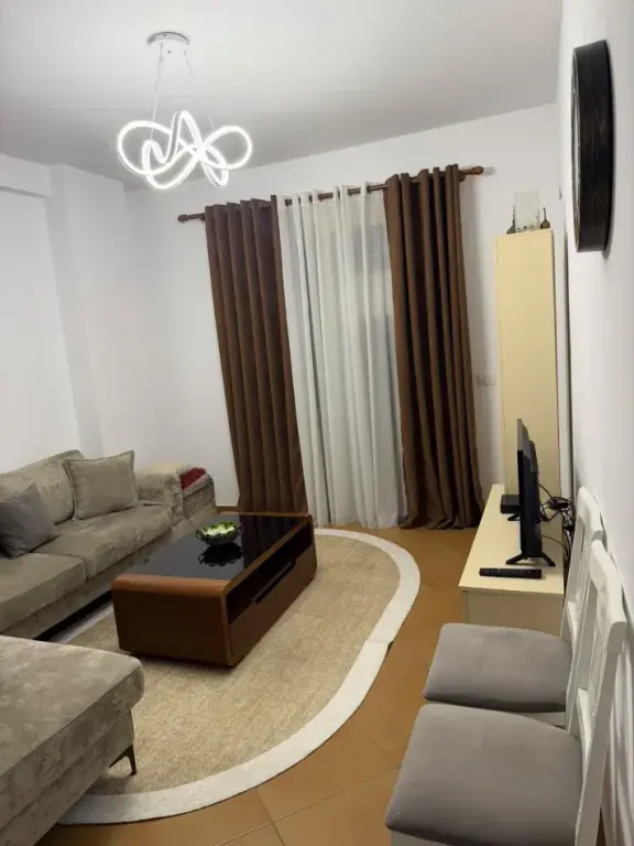 Qera | Apartament 2 + 1 | Shkozë | 390 €/muaj