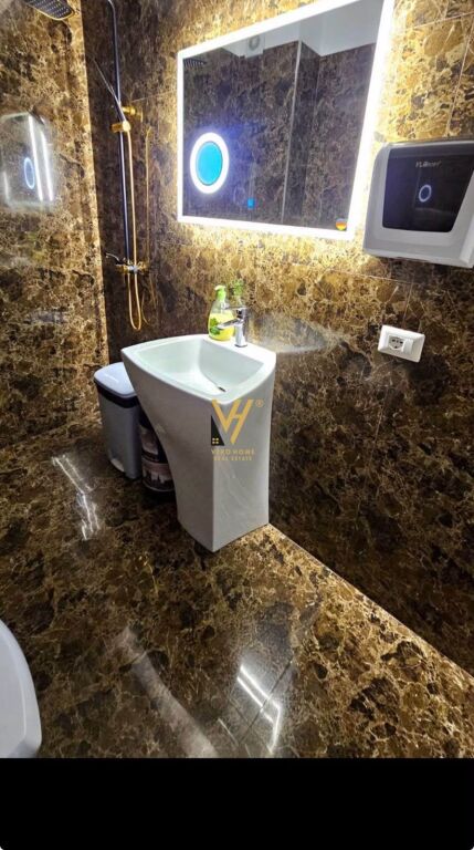 JEPET AMBIENT BIZNESI 110 M2 ME QIRA TE MATERNITETI I RI 90.000 LEKE