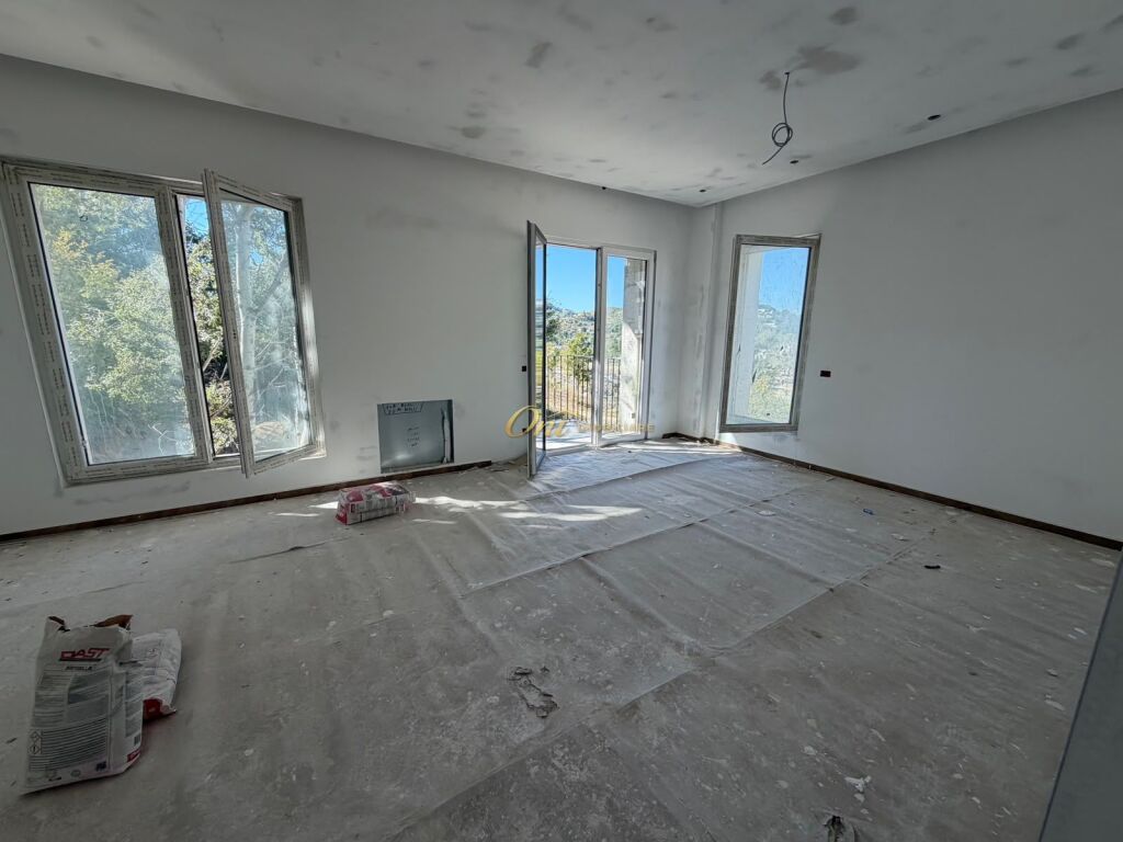 PRANE TEG SHITET APARTAMENT 2+1