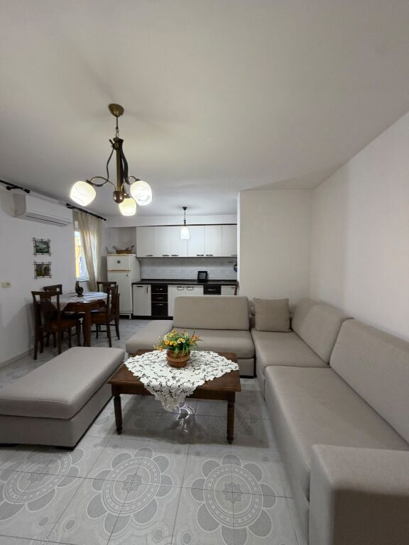 Jepet me qera 1+1 nr Durres