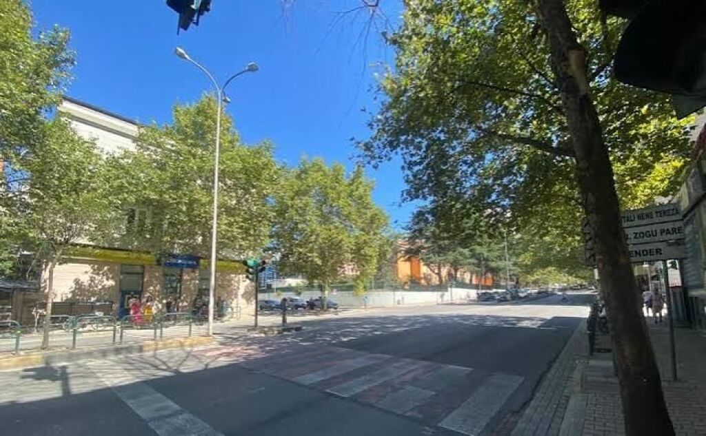 SHES, APARTAMENT 1+1, RRUGA ASIM VOKSHI, PRANE SPAKUT, TIRANE . Empire75407