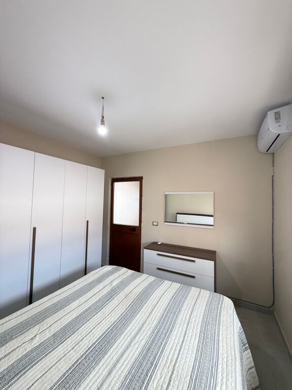 Jepet me qira – Apartament 1+1 pranë Muzeumit