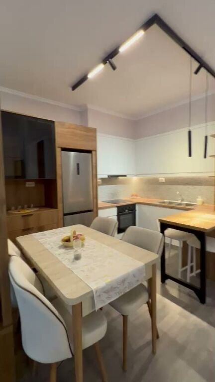 Apartament 2+1+2 me parkim, Lake View