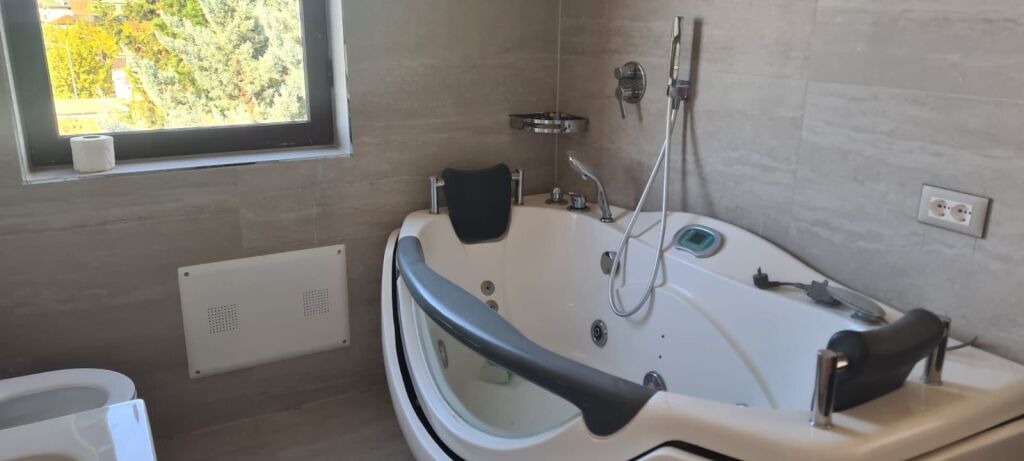 Rent | Apartament 3 + 1 + 2 | Rethi Shkozë | 1000 €/month