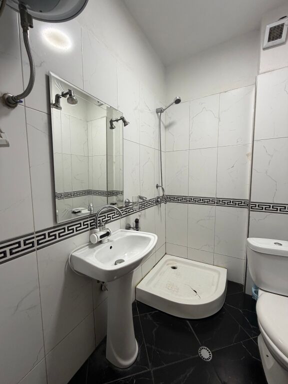 Shitet apartament 2+1+2tualete