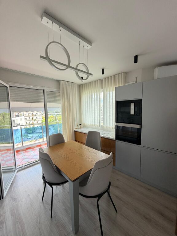 Shitet apartament 2+1+2 tek Kopshti Zoologjik