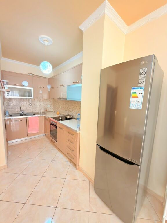 JEPET ME QERA APARTAMENT 2+1 PRANE SPITALIT RAJONAL, DURRES