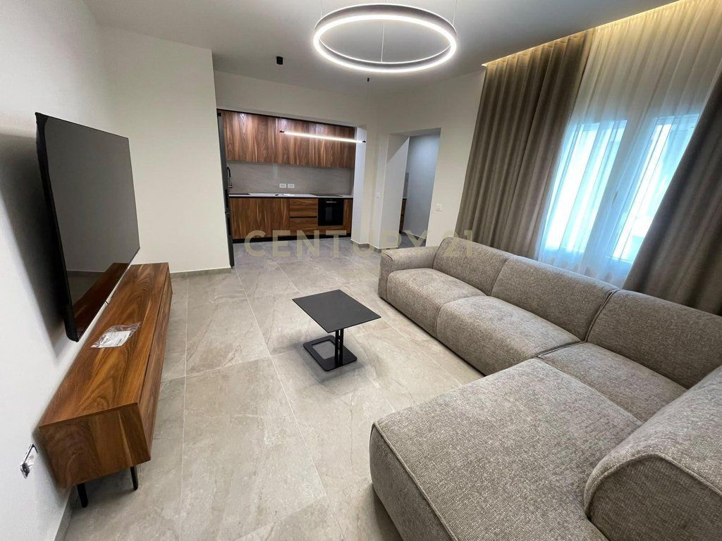 Jepet me qera Apartament 2+1 i sapo rikonstruktuar te rr. Durresit