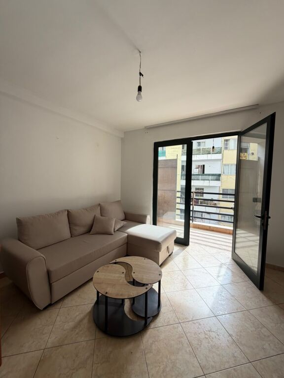 JEPET ME QIRA APARTAMENT 1+1