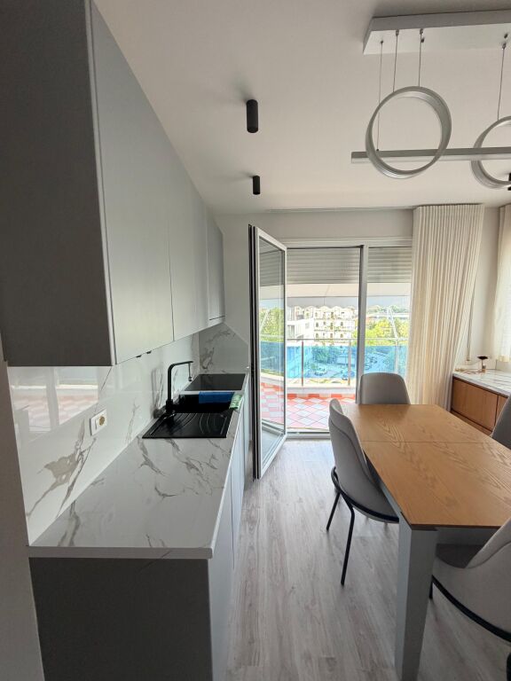 Shitet apartament 2+1+2 tek Kopshti Zoologjik