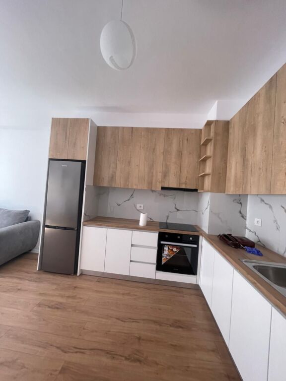 🏡 Affittasi appartamento 1+1  📍 Urban Gate, Astir ✨ Mai abitato prima 🏢 4° piano residenziale, con ascensore 💰 Prezzo: 47.000 lek/mese