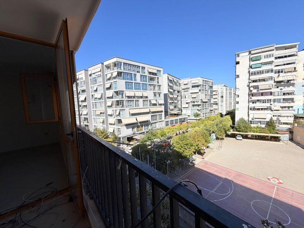 JEPET ME QIRA Apartament 3+1+2 PËR ZYRA – KATI I 3-TË, PRANË KIKA 2