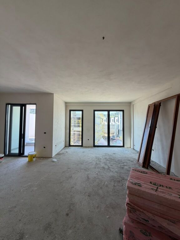 Apartament ne shitje 2+1+2 Maison De La Terre Teg