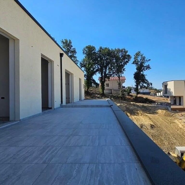 🏡✨ SHITET VILË | ROSE GARDEN, LIQENI I FARKËS 🌿