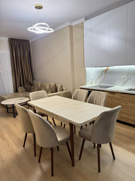 Appartamento 2+1+2+posto auto disponibile vicino al Giardino Botanico, vicino alla Moschea, al Giardino Zoologico, al Lago Secco.