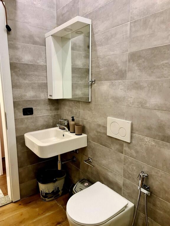 Apartament 1+1 modern me qira te Ish Ekspozita, te Kafe Merlin Monroe