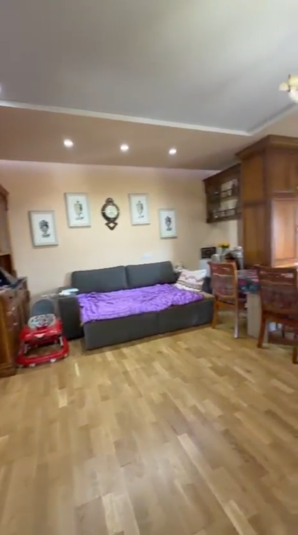 Apartament 2+1+2 per shitje Kodra e priftit prane unazes se Re
