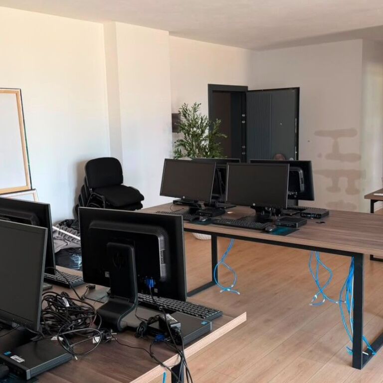 🏢 JEPET ME QIRA ZYRË | BULEVARDI I RI, TIRANË 🔑