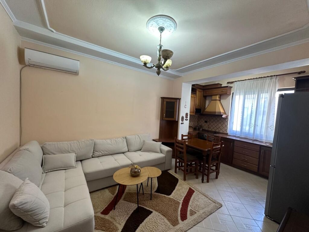 🏢Nella zona di 5 Maj, si affitta un appartamento 2+1 arredato. 50.000 Leke