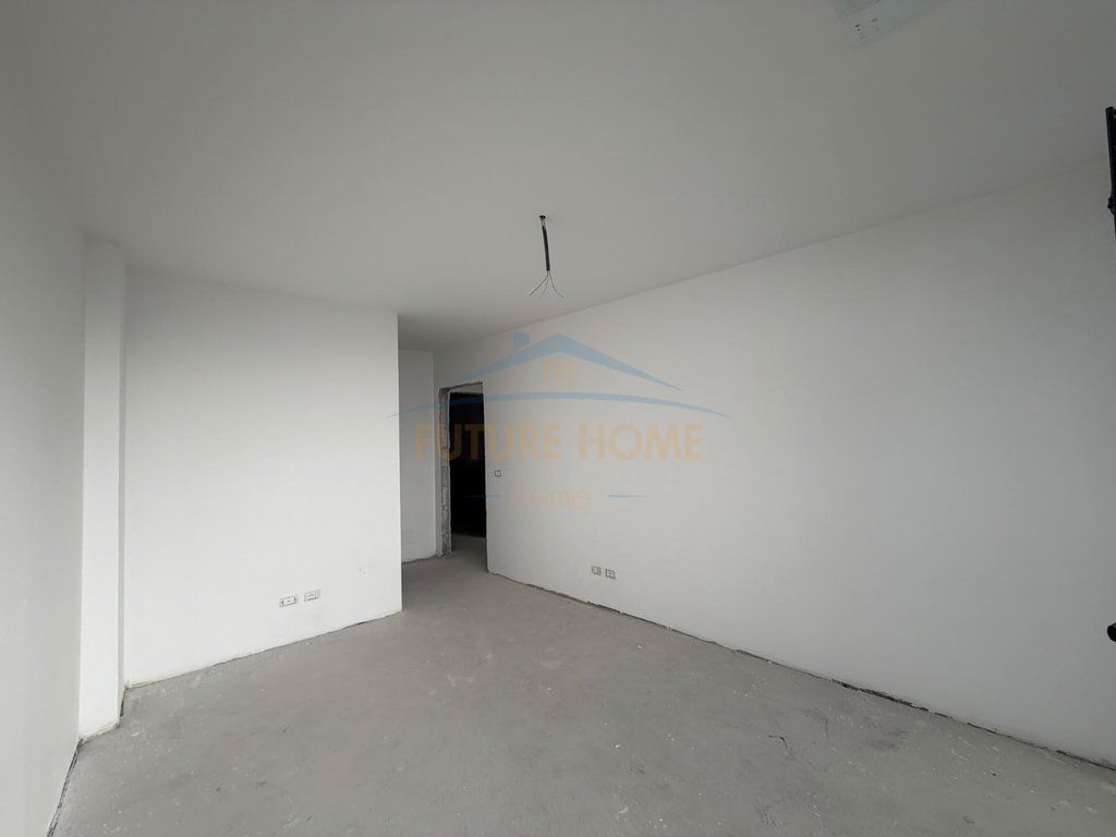 Shitet, Apartament 2+1+2+ Post Parkimi, Lake View Residence, Tiranë.