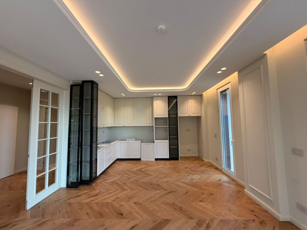 Shitet apartament 3+1+2 tek Altana Luxury Residence , Liqeni Artificial , Rruga e Kosovareve , Komuna e Parisit .