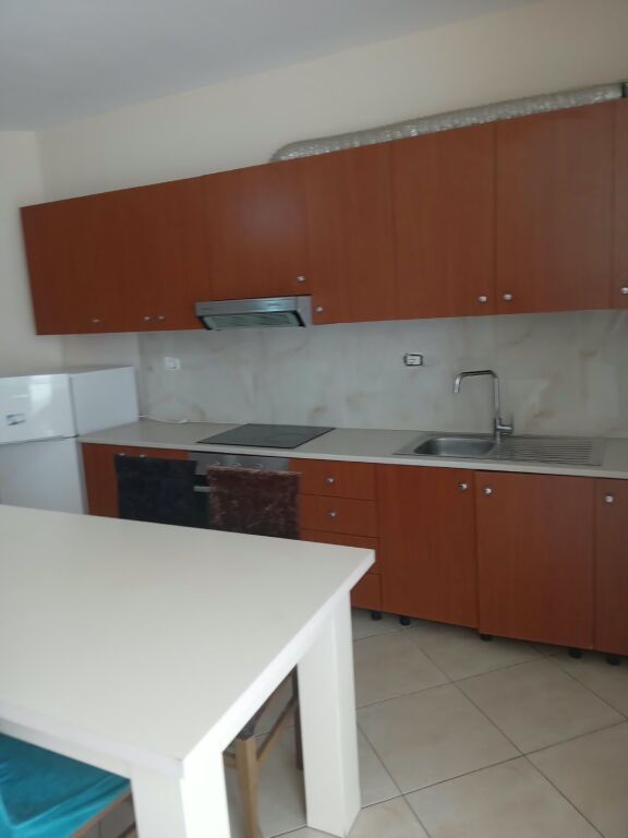 🇦🇱 APARTAMENT 1+1 ME QIRA – VLORË-MBI BESTSELLER
