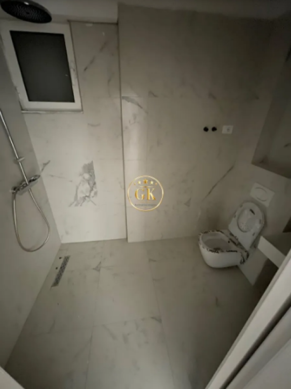 SHITET APARTAMENT 1+1 ME BALLKON – DURRËS PLAZH, PRANË FLORIDA