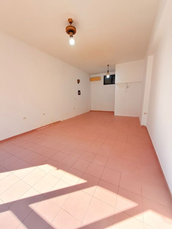 JEPET ME QERA AMBIENT BIZNESI PRANE MARKATES, DURRES