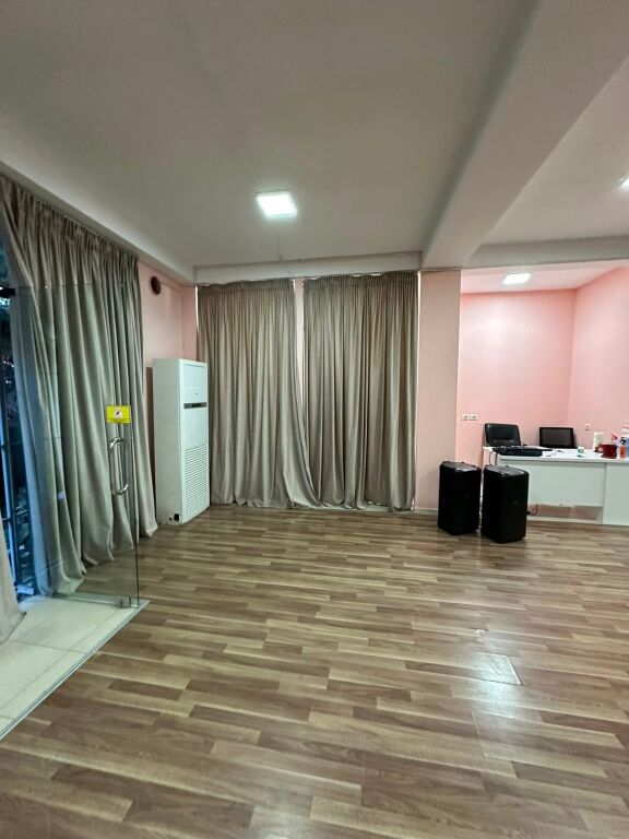 1+1 space for sale with possibility of use as a residence or business 80m2. Located behind the district court. Price 400,000 euro