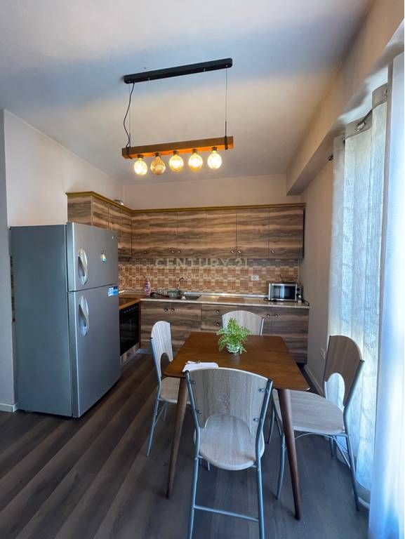JAPIM ME QIRA APARTAMENT NE DELIJORGJ!
