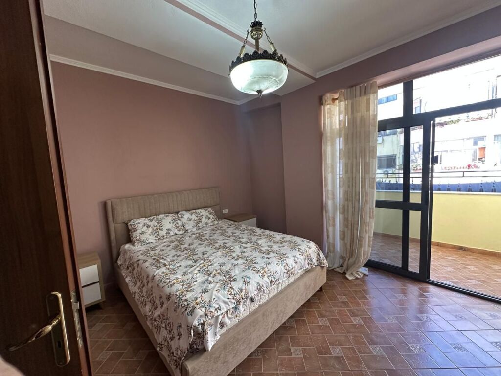 🏢Nella zona di 5 Maj, si affitta un appartamento 2+1 arredato. 50.000 Leke
