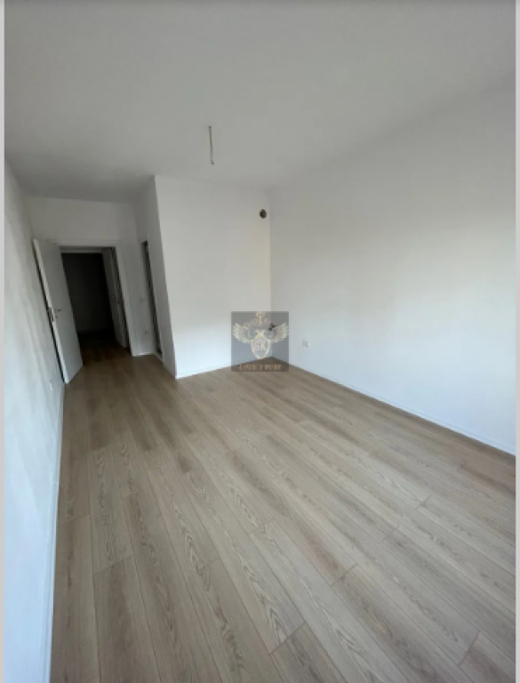 VENDESI APPARTAMENTO 2+1 CON BALCONE – SPIAGGIA DI DURRËS, VICINO A FLORIDA