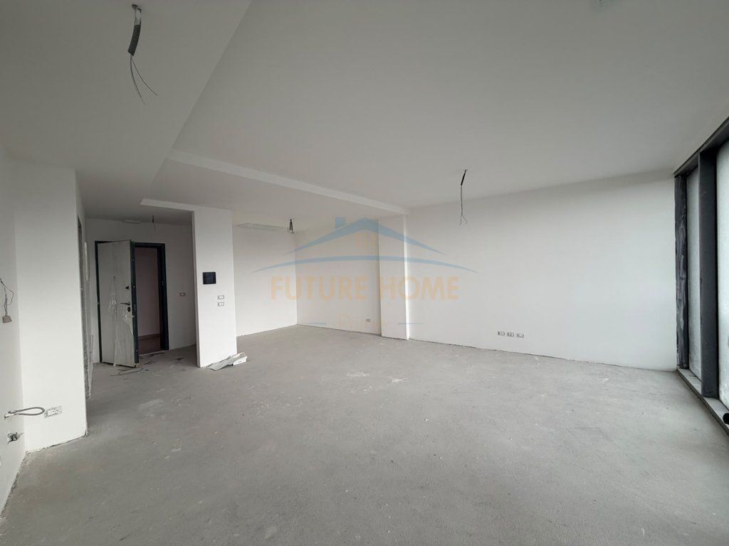 Shitet, Apartament 2+1+2+ Post Parkimi, Lake View Residence, Tiranë.