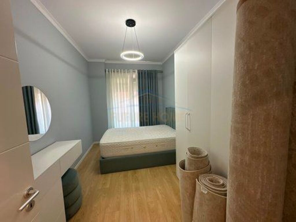 Qera,Apartament 3+1+2 +parkim,Rruga e Kosovarëve,Tiranë.