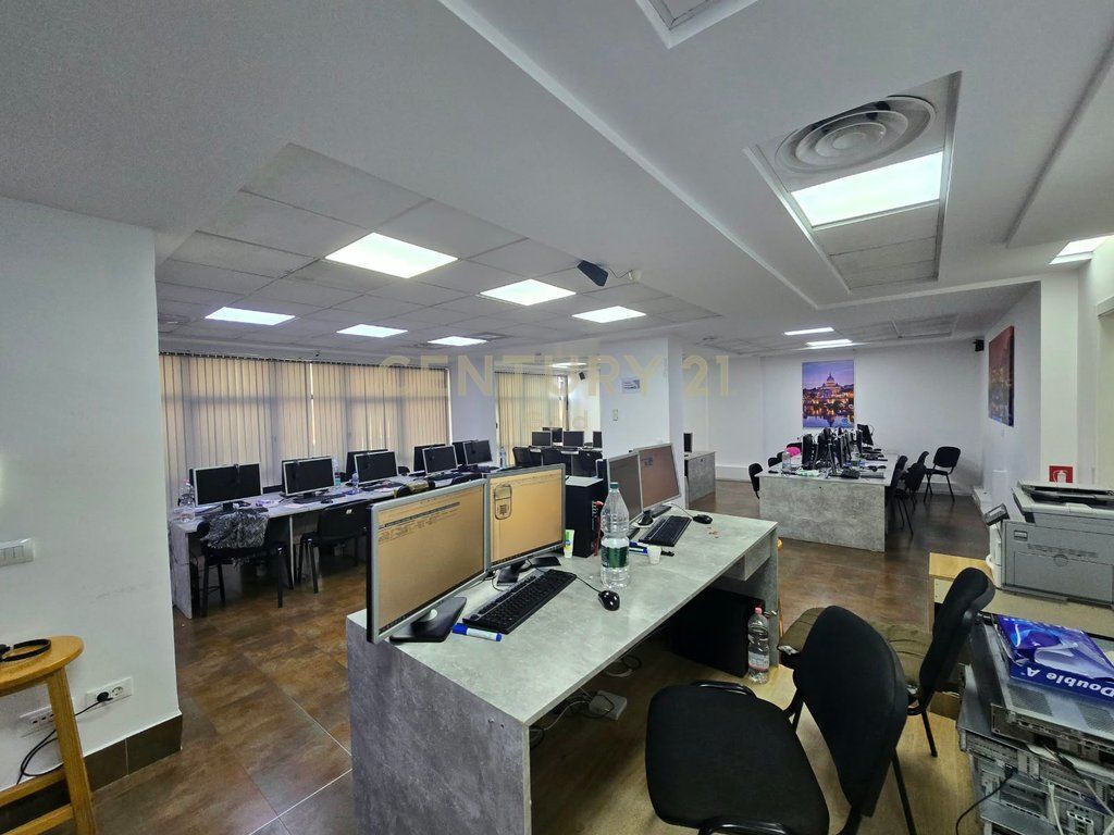 UFFICIO OPEN SPACE IN AFFITTO NEL CENTRO DI TIRANA!
