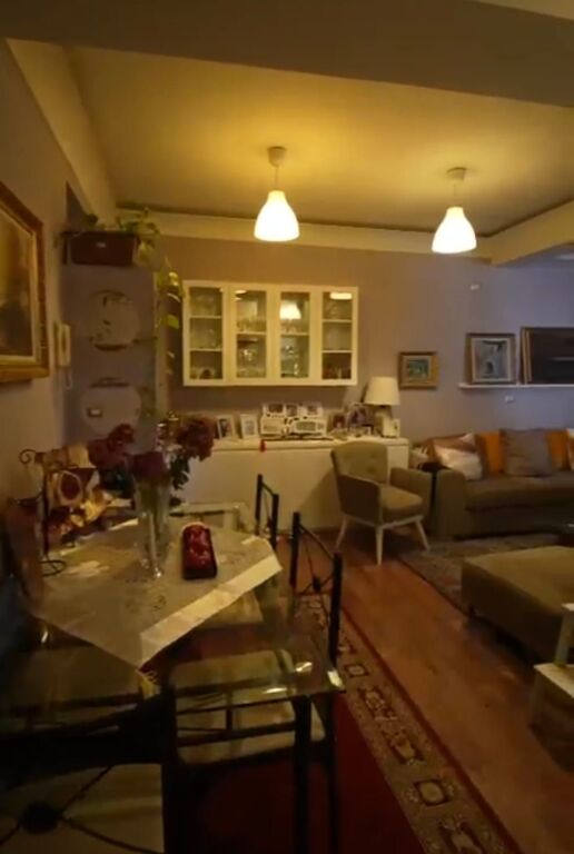 Shitet apartament 2+1+2+2 Poste Parkimi tek Komuna e Parisit , prane EHW .