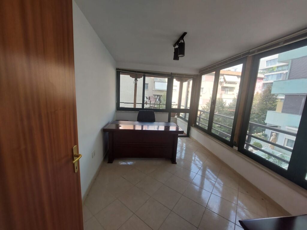 🏢 UFFICIO IN AFFITTO | BLLOKU