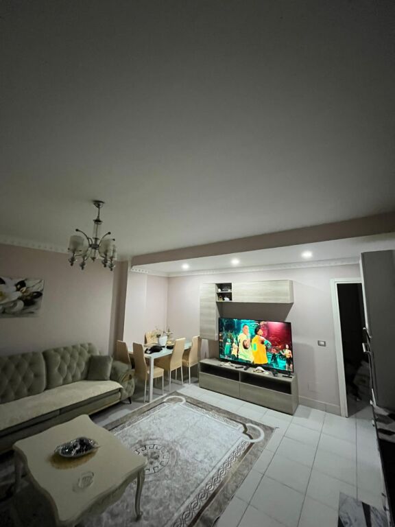 Qera | Apartament 2 + 1 | Rruga Xhanfize Keko | 700 €/muaj