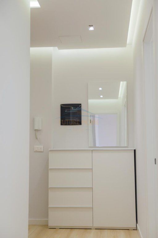 Shitet,Apartament 1+1,Sheshi Willson , Tirane