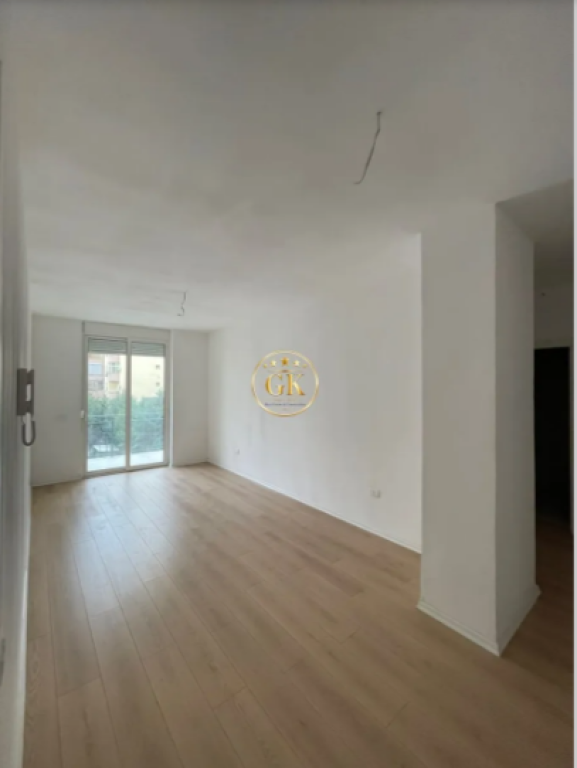 SHITET APARTAMENT 1+1 ME BALLKON – DURRËS PLAZH, PRANË FLORIDA