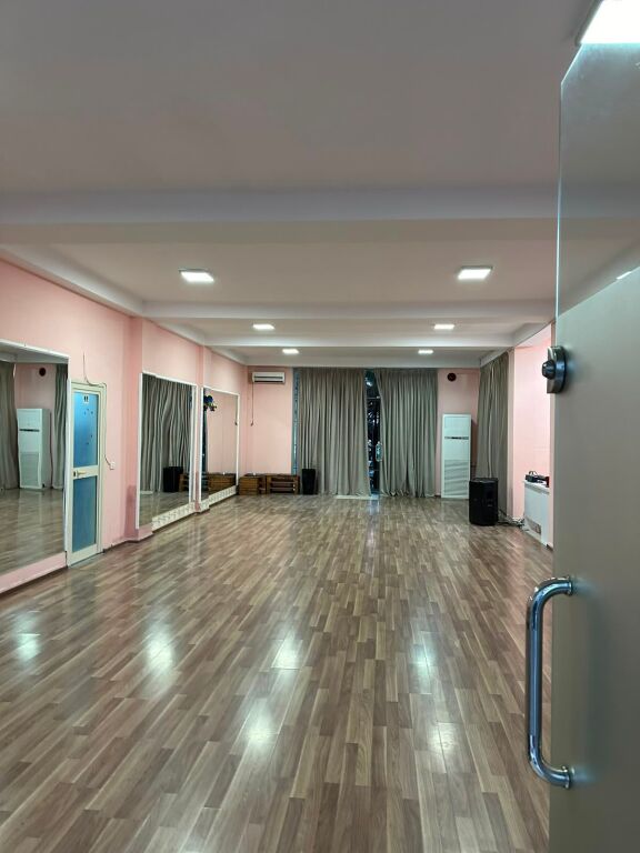 1+1 space for sale with possibility of use as a residence or business 80m2. Located behind the district court. Price 400,000 euro