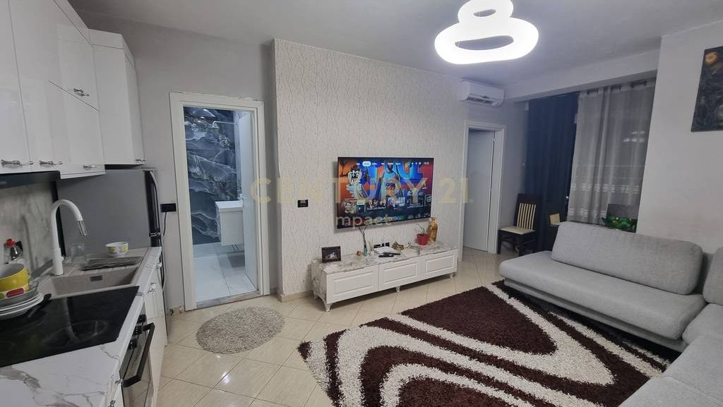 Apartament 1+1 Për Shitje në Yzberish, Tiranë!