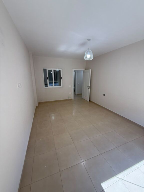 Zyre Me Qera 3+1 Tek 21 Dhjetori (ID BZ21071) Tirane