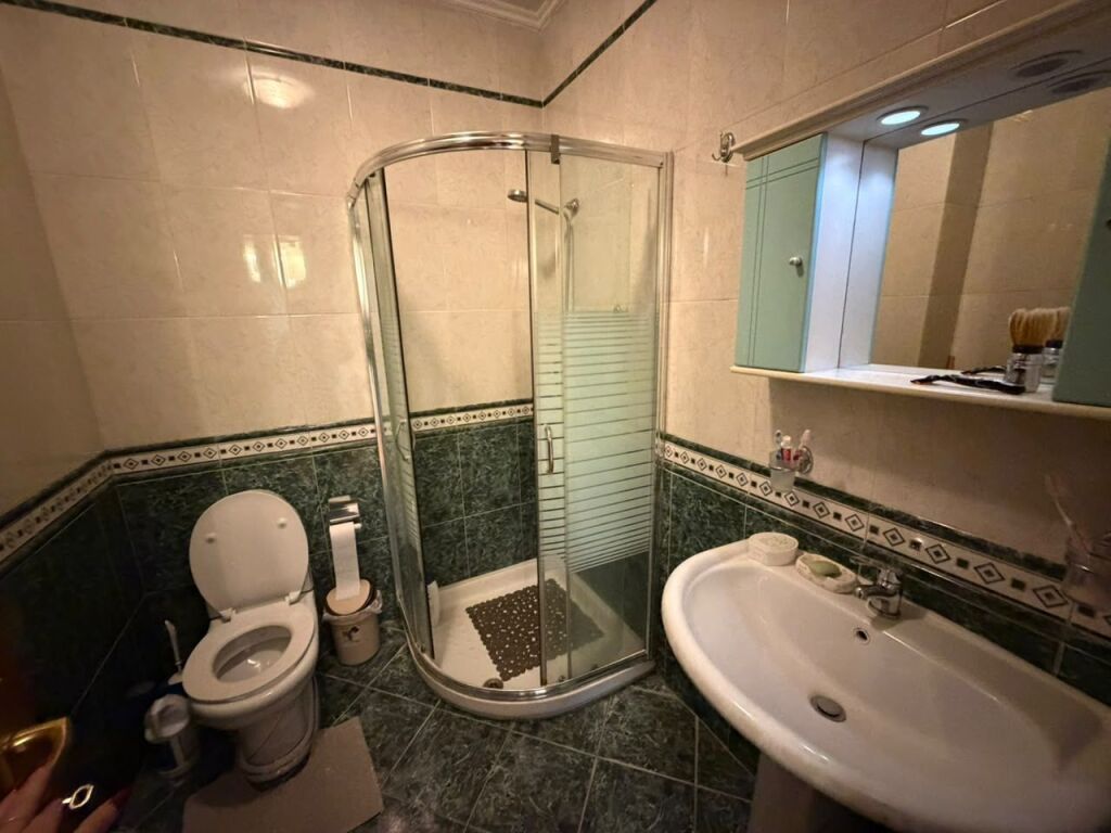 🏡 Jepet me qira apartament 2+1 pranë Liceut, Tiranë