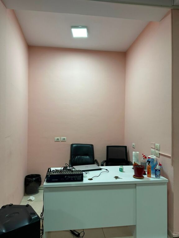 1+1 space for sale with possibility of use as a residence or business 80m2. Located behind the district court. Price 400,000 euro