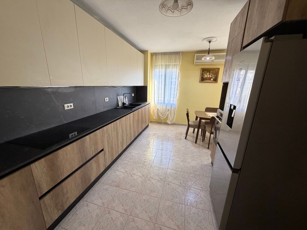 🏡 Affittasi appartamento 2+1+2  📍 Di fronte a Delijorgji, al Palazzo con la Freccia 💰 Prezzo: 70.000 lek/mese