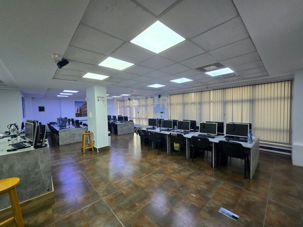 UFFICIO OPEN SPACE IN AFFITTO NEL CENTRO DI TIRANA!