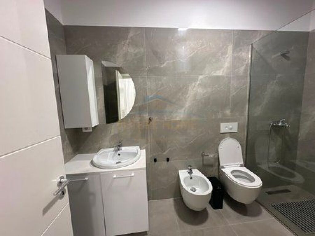 Qera,Apartament 3+1+2 +parkim,Rruga e Kosovarëve,Tiranë.