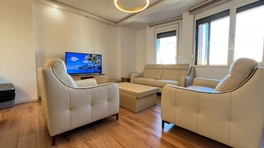 APARTAMENT 2+1 ME QIRA TE TOPTANI CENTER