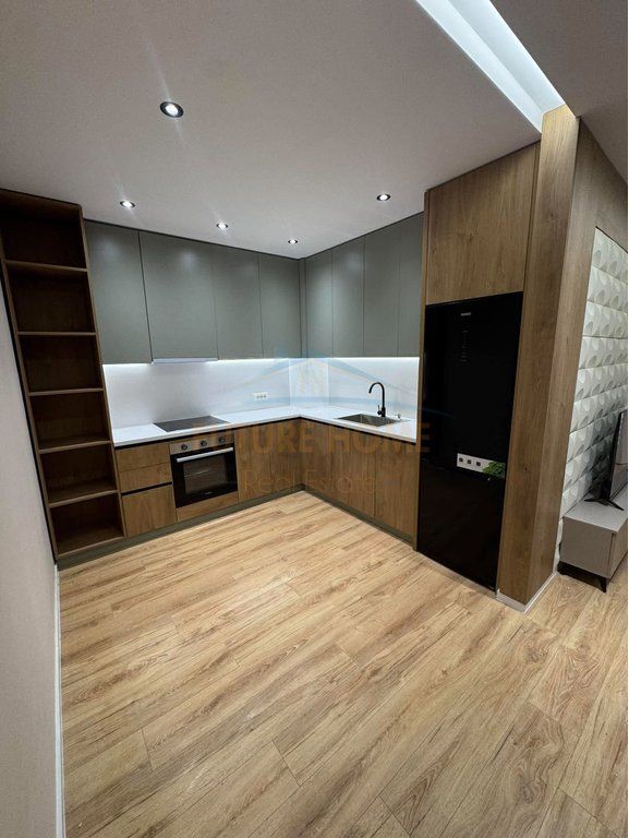 Shitet, Apartament 1+1, Bulevardi Migjeni, Yzberisht    12,500,000 Lekë